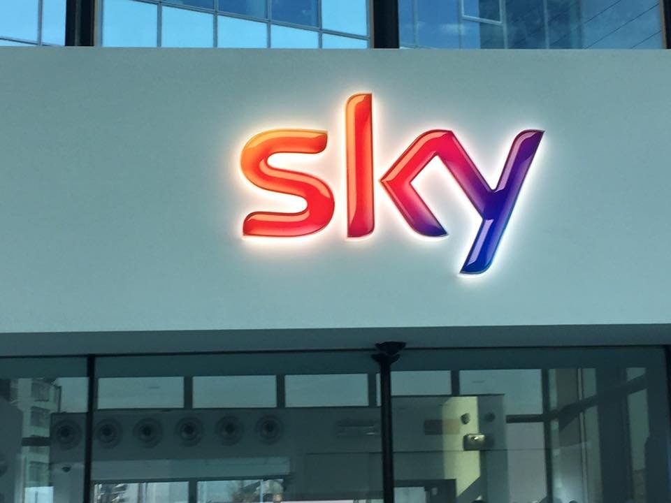 Sky Italia migliora i suoi conti con un utile da 24,2 mln. Ricavi in calo ma i costi sono scesi