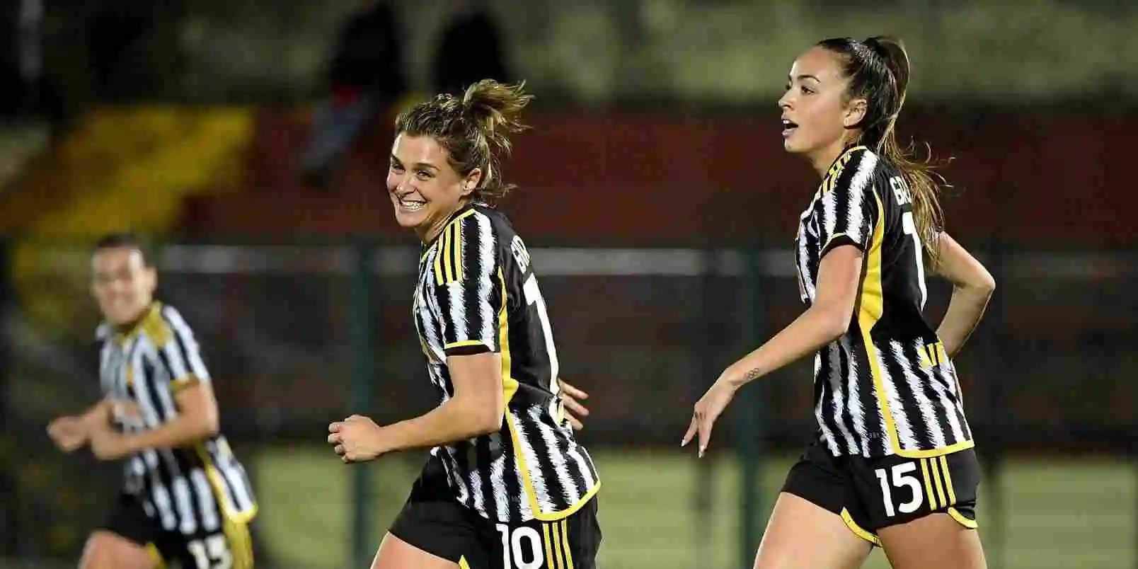 DAZN Promuove il Calcio Femminile con Partite Gratuite dei playoff in Serie A Ebay
